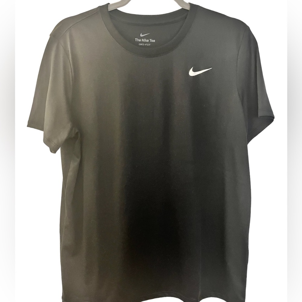 BLACK NIKE DRIFIT TEE SIZE L